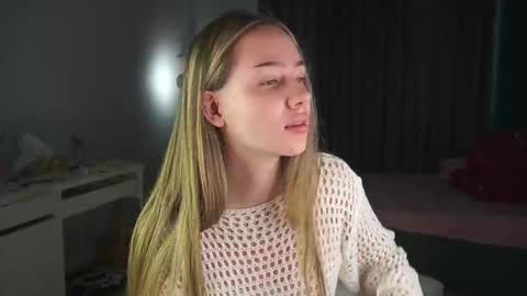 Snapshot of myluvia chatting on 03-29-26, 04:12 Tori online show from 03-29-26, 04:12