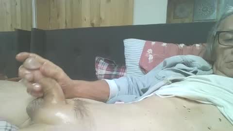 Snapshot of mymyselfandme chatting on 09-30-25, 07:24 mymyselfandme online show from 09-30-25, 07:24