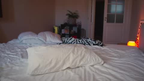 Snapshot of mynaughtynights chatting on 05-08-26, 01:05 Sima online show from 05-08-26, 01:05