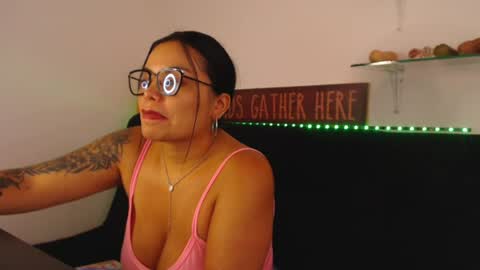 Snapshot of myrandafliiers chatting on 08-03-26, 06:00 myranda online show from 08-03-26, 06:00