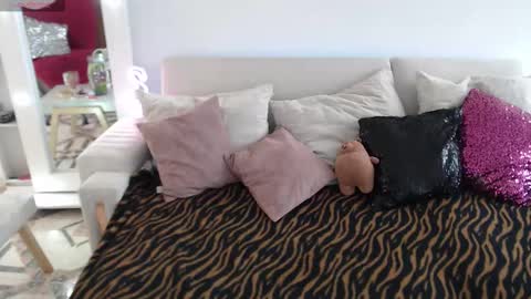 Myrna Sessions online show from 12-21-25, 06:48