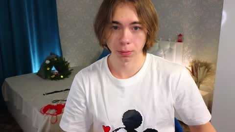 Snapshot of myshkek chatting on 12-25-24, 09:43 Mickey online show from 12-25-24, 09:43