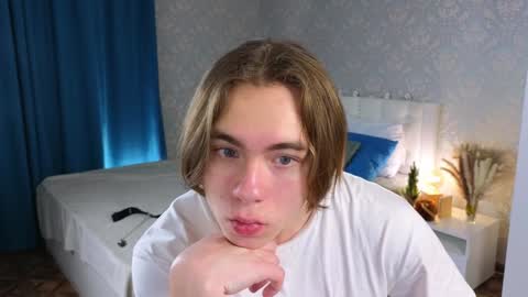 Snapshot of myshkek chatting on 01-05-25, 06:24 Mickey online show from 01-05-25, 06:24