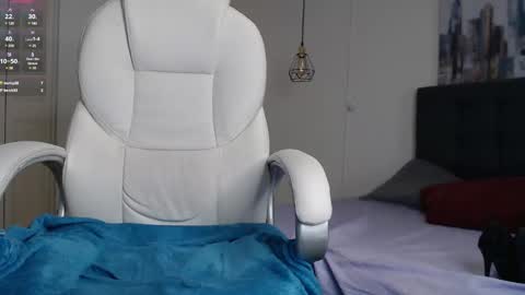 Snapshot of mysterious_girl42 chatting on 01-17-25, 04:04 No Name online show from 01-17-25, 04:04