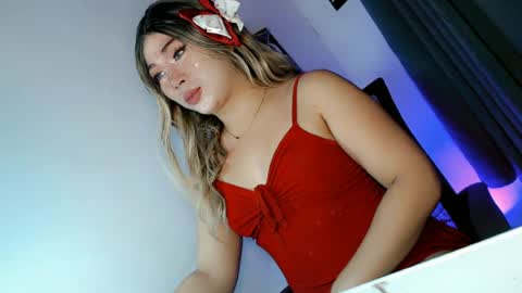 Snapshot of mysterious_kim chatting on 06-22-26, 02:13 kimmy online show from 06-22-26, 02:13