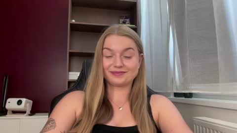 Snapshot of mysteryericax chatting on 07-16-26, 12:33 Erica online show from 07-16-26, 12:33