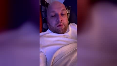 Snapshot of mysticmike1993 chatting on 02-21-26, 01:50 mysticmike1993 online show from 02-21-26, 01:50