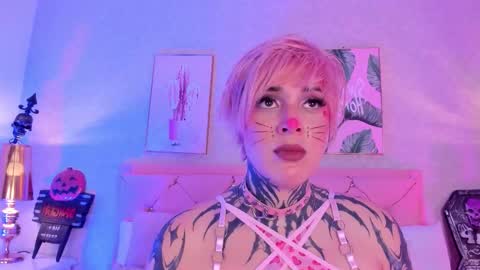 Misteika online show from 10-31-25, 01:01