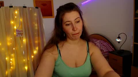 Snapshot of mystydew chatting on 05-19-26, 11:49 MystyDew online show from 05-19-26, 11:49