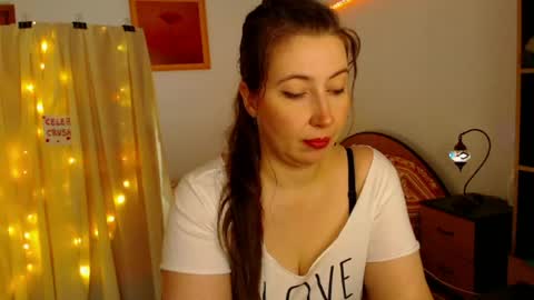 Snapshot of mystydew chatting on 05-20-26, 11:38 MystyDew online show from 05-20-26, 11:38