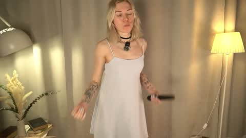 Snapshot of myviolet_rush chatting on 03-22-26, 07:39 Olivia or just olive online show from 03-22-26, 07:39