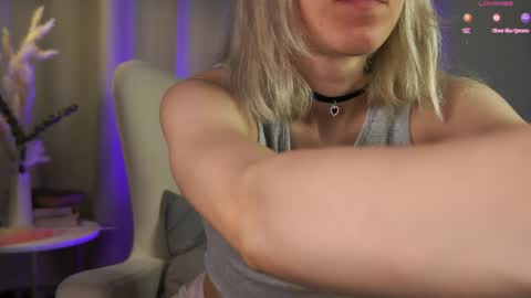 Snapshot of myviolet_rush chatting on 03-28-26, 07:24 Olivia or just olive online show from 03-28-26, 07:24