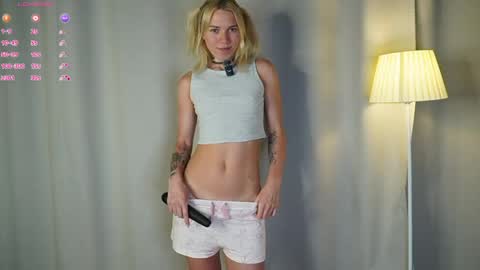 Snapshot of myviolet_rush chatting on 05-18-26, 07:20 Olivia or just olive online show from 05-18-26, 07:20