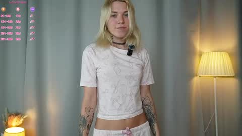 Snapshot of myviolet_rush chatting on 05-25-26, 07:09 Olivia or just olive online show from 05-25-26, 07:09