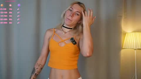 Snapshot of myviolet_rush chatting on 05-30-26, 07:11 Olivia or just olive online show from 05-30-26, 07:11