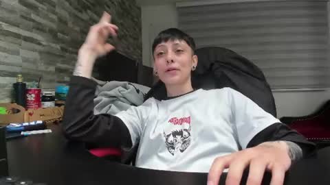 n3utro444 online show from 06-12-26, 01:43