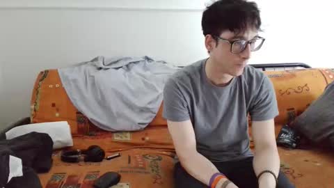 a Ordinary Boy online show from 02-10-26, 06:56