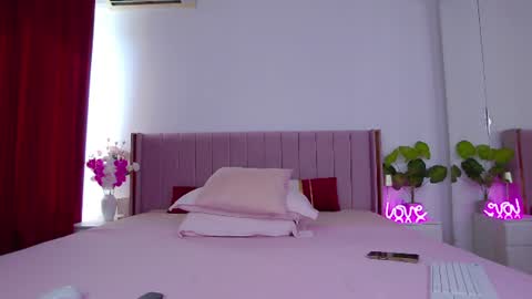 Snapshot of nadeen_ chatting on 06-28-26, 02:56 Nadia online show from 06-28-26, 02:56