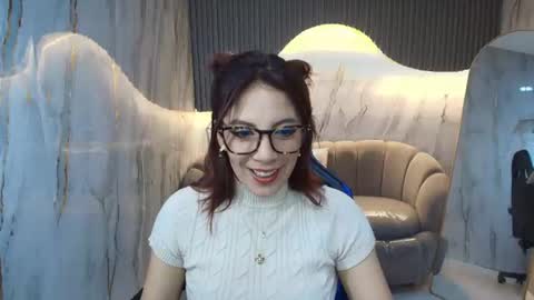 Snapshot of nadia_r_ chatting on 06-19-26, 07:39 Nadia online show from 06-19-26, 07:39