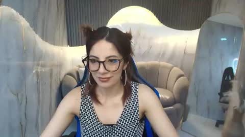 Snapshot of nadia_r_ chatting on 06-20-26, 07:38 Nadia online show from 06-20-26, 07:38