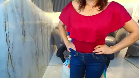 Snapshot of nadia_r_ chatting on 06-28-26, 12:22 Nadia online show from 06-28-26, 12:22