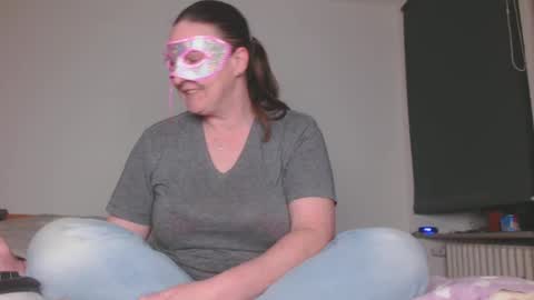 Snapshot of nadine321 chatting on 12-17-24, 04:21 Nadine online show from 12-17-24, 04:21