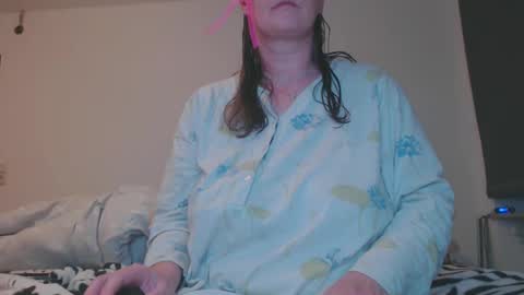 Snapshot of nadine321 chatting on 12-22-24, 07:10 Nadine online show from 12-22-24, 07:10