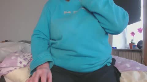 Snapshot of nadine321 chatting on 12-25-24, 03:17 Nadine online show from 12-25-24, 03:17