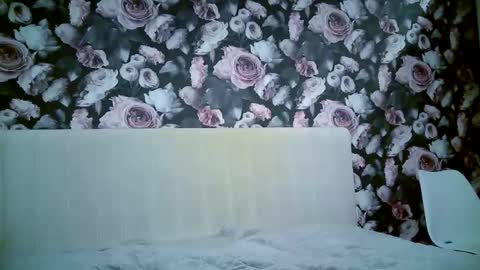 Nadjia online show from 12-17-25, 12:05