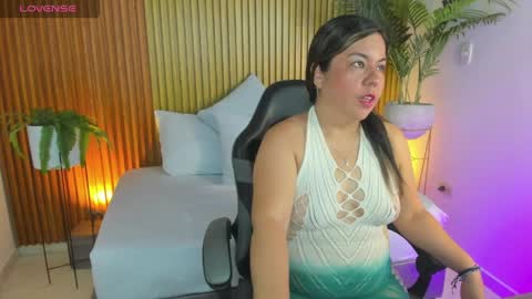 N A H I A online show from 04-11-26, 02:05