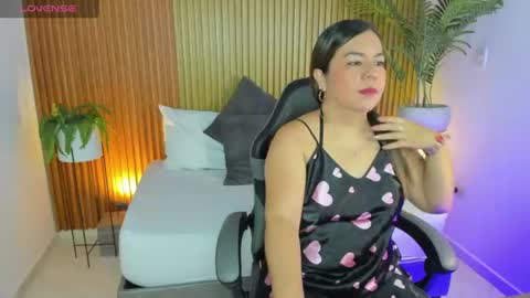 Snapshot of nahia_13 chatting on 06-19-26, 12:09 N A H I A online show from 06-19-26, 12:09
