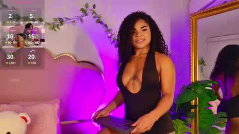 NahiaraReina  online show from 02-25-26, 01:43
