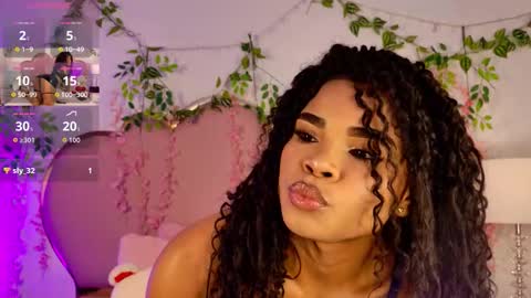 NahiaraReina  online show from 03-10-26, 02:22