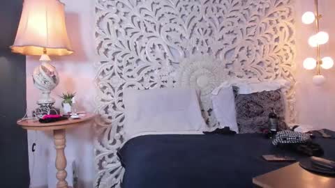 Nahomi  online show from 02-18-26, 10:33