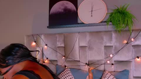  VICTORIA  online show from 11-14-25, 07:34