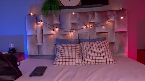  VICTORIA  online show from 03-13-26, 08:04