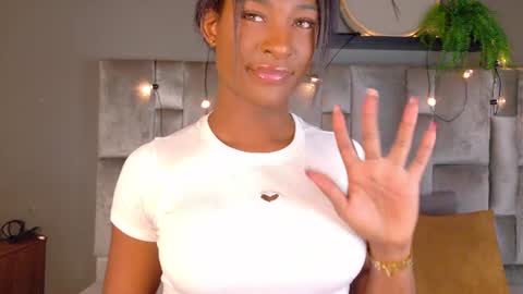 Snapshot of nahomicampbell_ chatting on 06-26-26, 08:57 VICTORIA online show from 06-26-26, 08:57