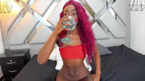 Snapshot of nahomii_hill chatting on 09-27-25, 12:15 Nahomi online show from 09-27-25, 12:15