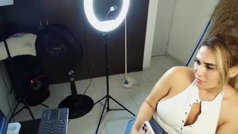 Snapshot of nahomiross chatting on 02-27-26, 02:11 NahomiRoss online show from 02-27-26, 02:11