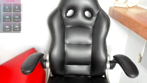 nahomy online show from 10-12-25, 04:11