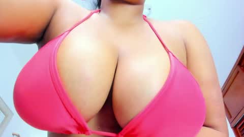 Nahomy online show from 04-14-26, 08:37