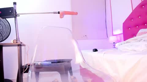 Nahomy Roberts online show from 03-09-25, 08:07