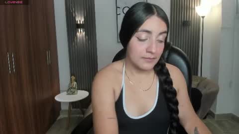 Snapshot of naiah_blue chatting on 06-19-26, 06:56 naiah_blue online show from 06-19-26, 06:56