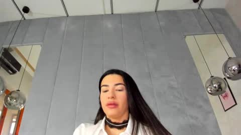 Snapshot of naila18 chatting on 02-15-25, 06:02 Naila online show from 02-15-25, 06:02