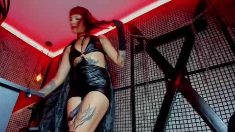 Naila online show from 10-31-25, 03:13