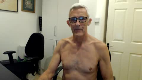 Snapshot of nakedcarpenteruk chatting on 06-14-26, 10:50 nakedcarpenteruk online show from 06-14-26, 10:50