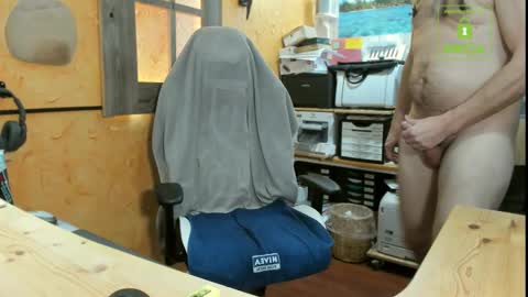 Snapshot of nakedluke chatting on 02-18-25, 11:41 Luke online show from 02-18-25, 11:41