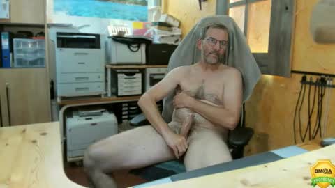 Snapshot of nakedluke chatting on 09-22-25, 07:05 Luke online show from 09-22-25, 07:05