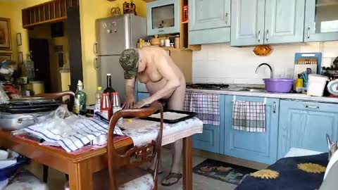Snapshot of nakednudist72 chatting on 04-20-26, 01:47 Naked Naturist online show from 04-20-26, 01:47