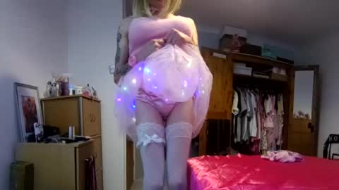 Snapshot of naltinikki chatting on 07-18-26, 07:39 naltinikki online show from 07-18-26, 07:39